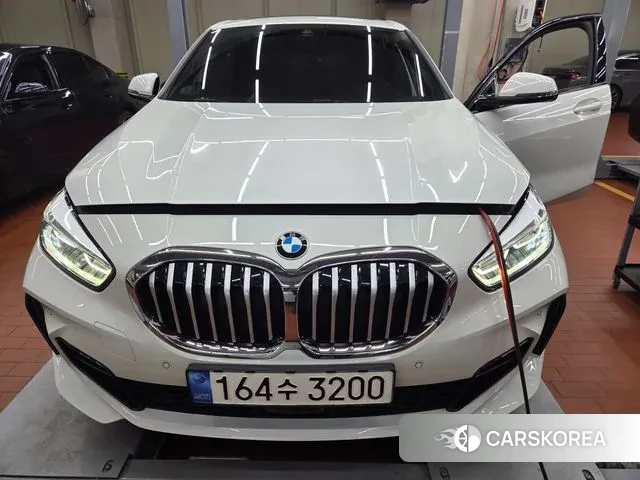 BMW 1 Series (F40) 2022 Белый из Кореи