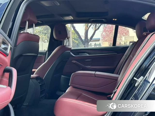 BMW 5 series 2022 Черный из Китая