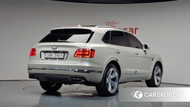 Bentley Bentayga 2018 Жемчужный цвет из Кореи