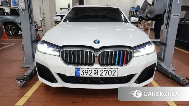 BMW 5 Series (G30) 2023 Белый из Кореи