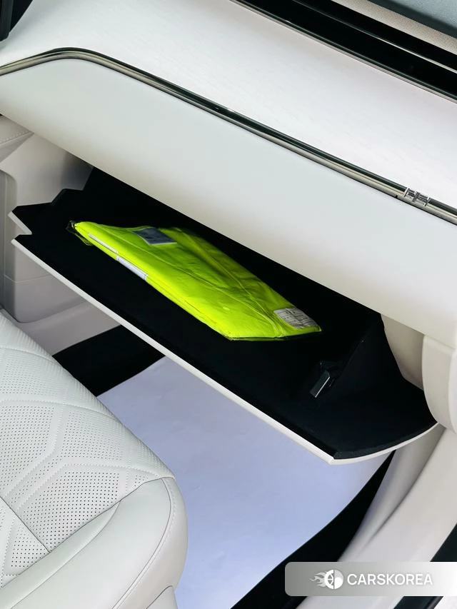 Volvo EM90 2025 Шампань из Китая