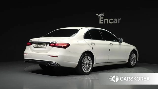 Mercedes-Benz E-Class W213 2021 Белый из Кореи