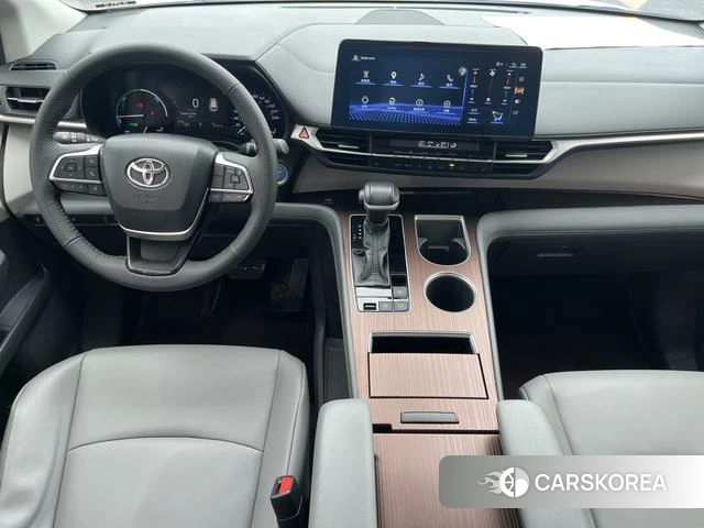 Toyota Sienna 2022 Белый из Китая