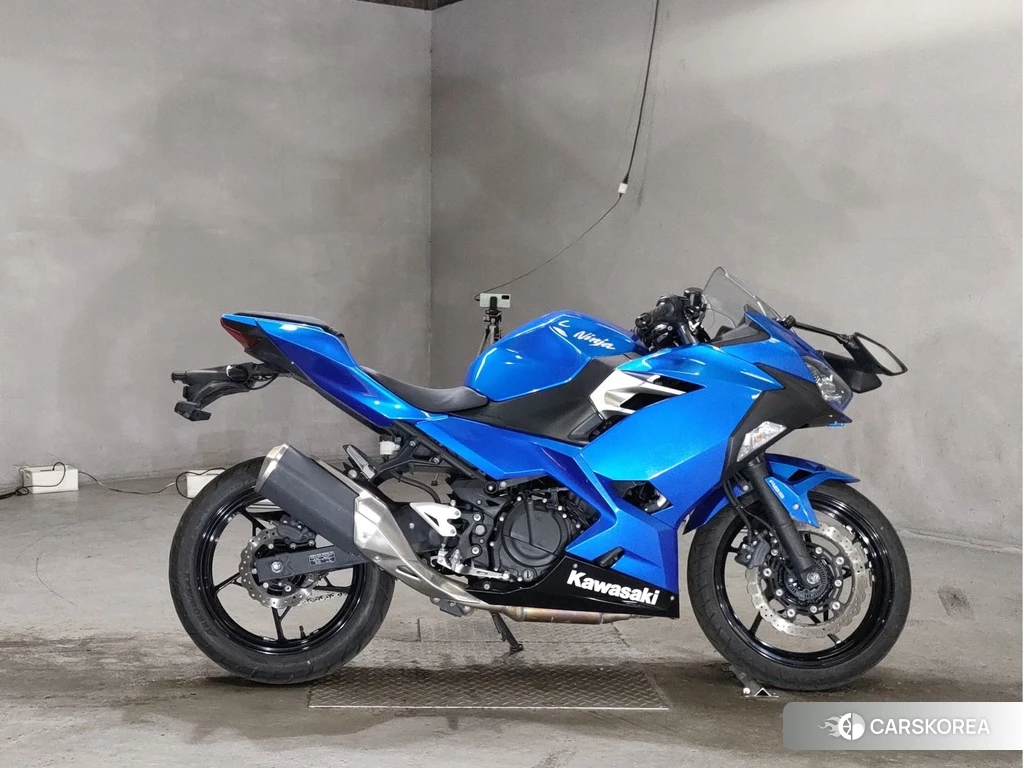 Проданный Kawasaki NINJA 250 2018 из Японии