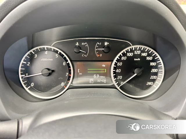 Nissan Xuan Yi 2021 Белый из Китая