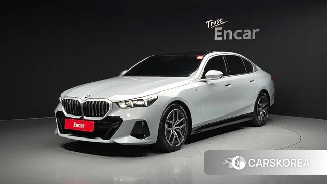BMW 5 Series (G60) 2024 Светло-серебряный цвет из Кореи