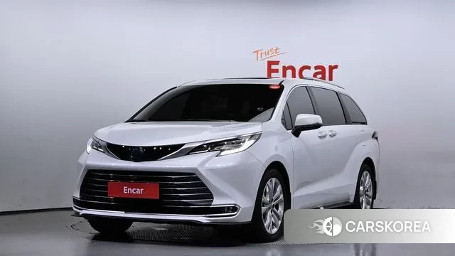 Toyota Sienna 4th Generation 2022 Белый из Кореи