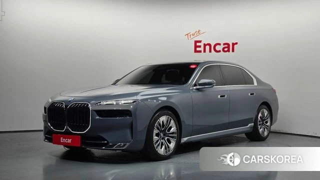 BMW 7 Series (G70) 2023 Небесно-голубой из Кореи