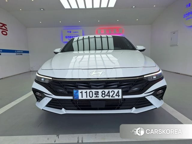 Hyundai Avante Hybrid (CN7) 2024 Белый из Кореи
