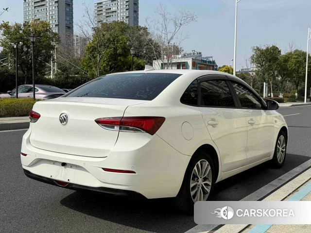 Buick Yinglang 2018 Белый из Китая