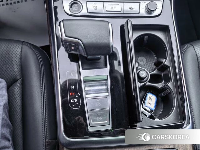 Audi Q7 2021 Черный из Китая