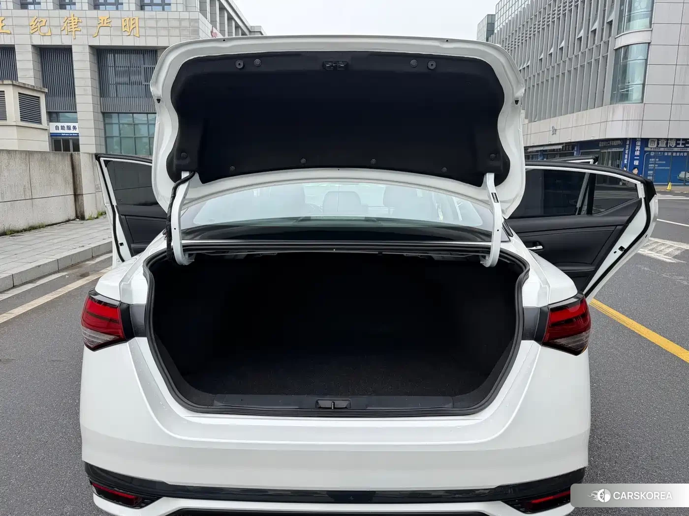Nissan Xuan Yi 2025 Белый из Китая