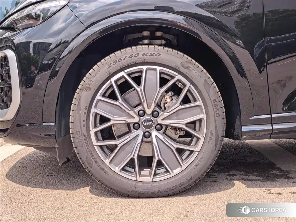 Audi Q5L 2025 Черный из Китая