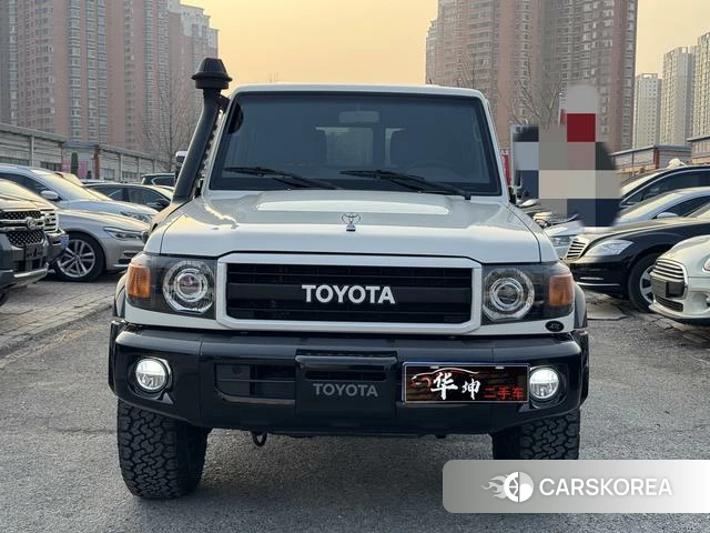 Toyota Land Cruiser 70 Series 2023 Белый из Китая