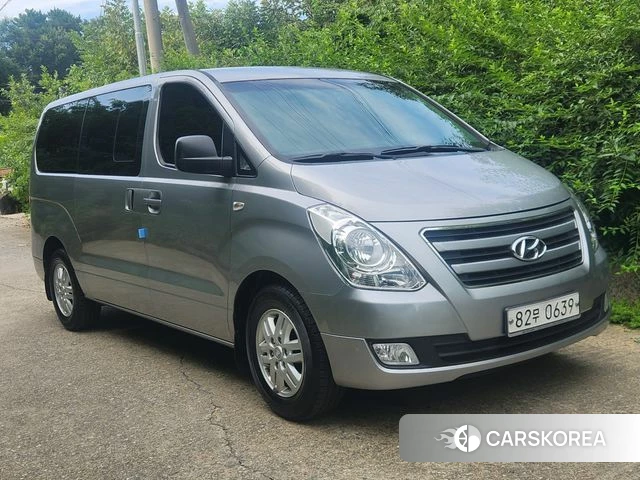 Hyundai Grand Starex 2018 Серебристо-серый из Кореи