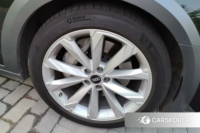 Audi A6 (import) 2021 Черный из Китая
