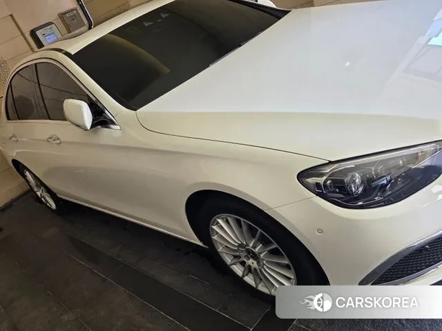 Mercedes-Benz E-Class W213 2023 Белый из Кореи