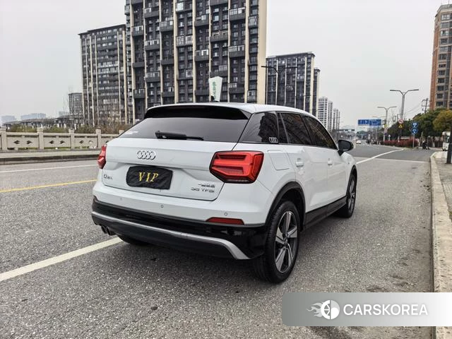 Audi Q2L 2021 Белый из Китая