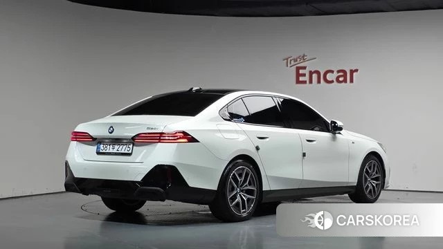 BMW 5 Series (G60) 2025 Белый из Кореи