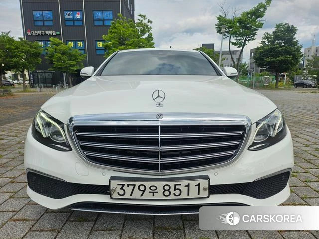 Mercedes-Benz E-Class W213 2019 Белый из Кореи