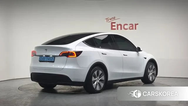 Tesla Model Y 2023 Белый из Кореи