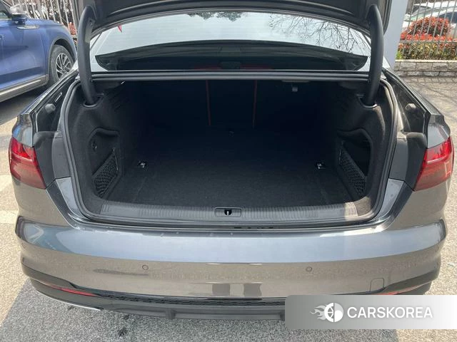 Audi A4L 2023 Темно-серый из Китая