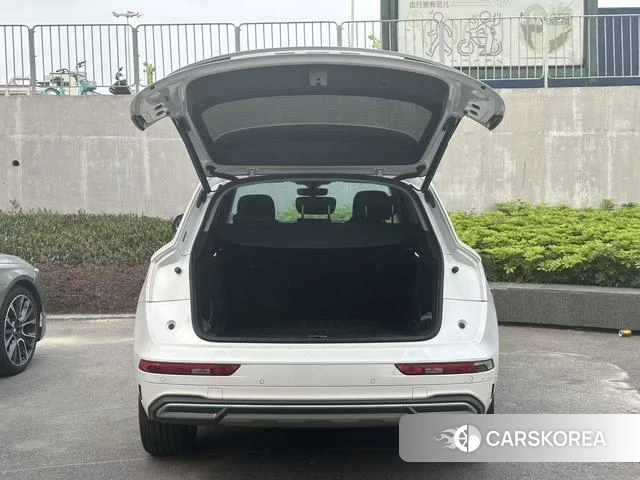 Audi Q5L 2023 Белый из Китая