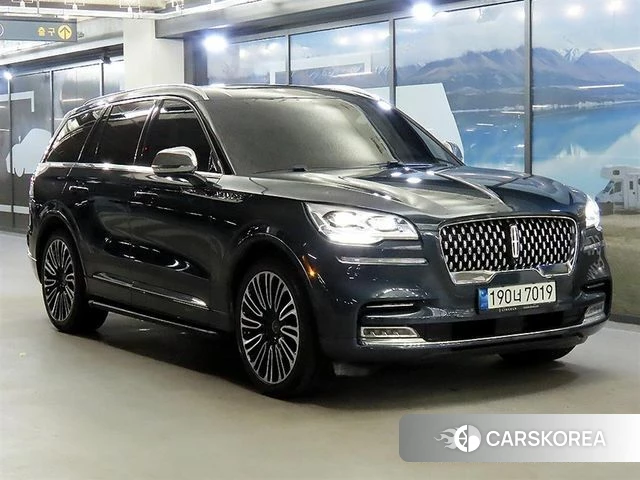 Lincoln Aviator 2nd generation 2021 Серебристо-серый из Кореи