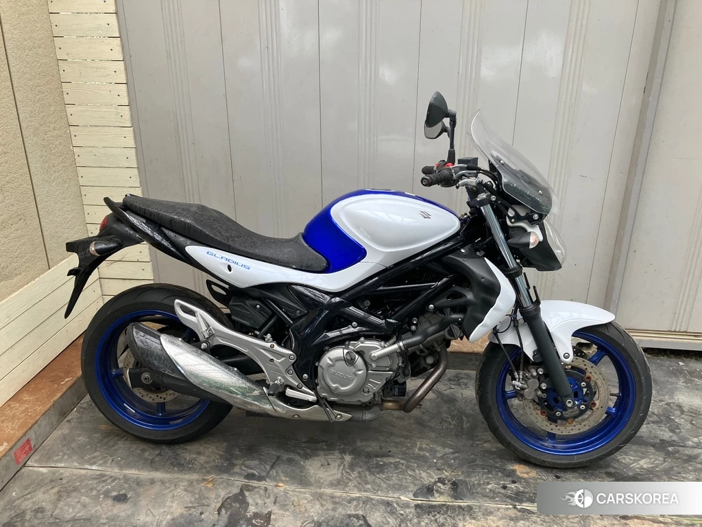 Проданный Suzuki GLADIUS 400 ABS 2014 из Японии, фото 2