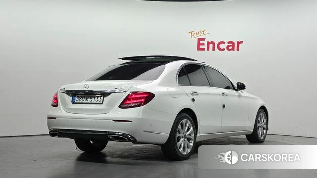 Mercedes-Benz E-Class W213 2019 Белый из Кореи