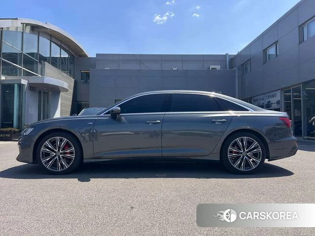Audi A6L 2021 Темно-серый из Китая