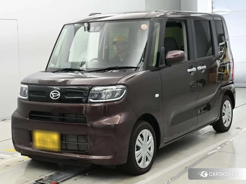 Daihatsu Tanto 2025 из Японии