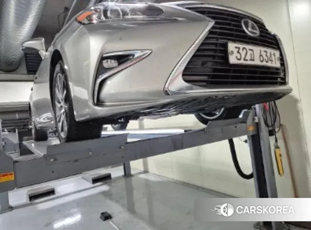 Lexus New ES300h 2018 Серебряный из Кореи