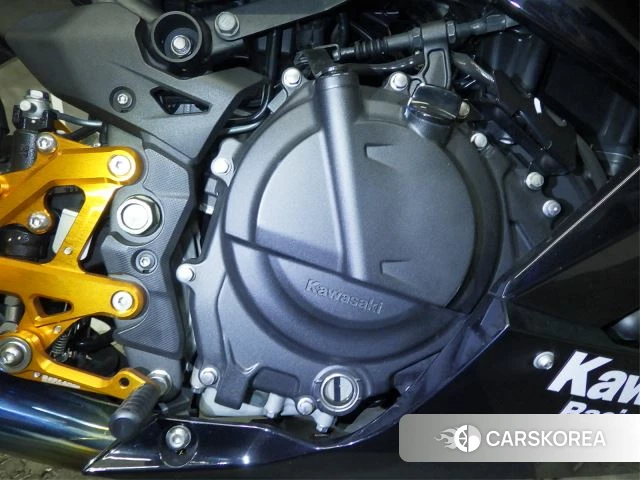 Engine photo