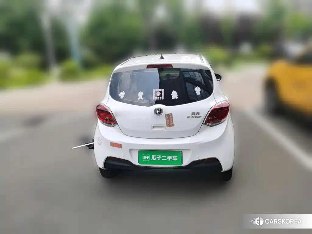 Chang'an Benben E-Star 2022 Белый из Китая