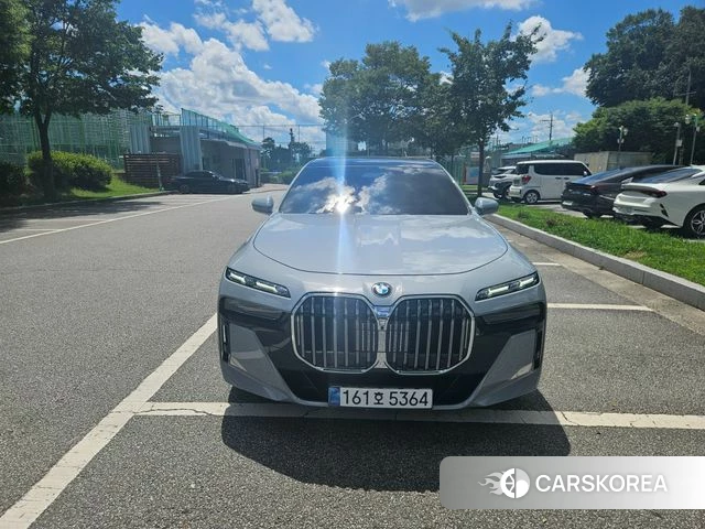 BMW 7 Series (G70) 2023 Серебристо-серый из Кореи