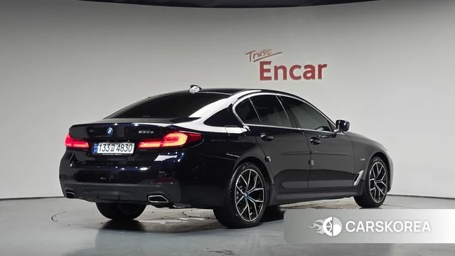 BMW 5 Series (G30) 2022 Черный из Кореи