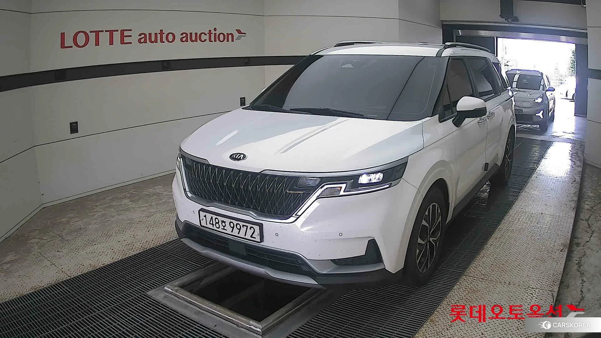 Kia Carnival 2021 Snow White Pearl (optional) из Кореи