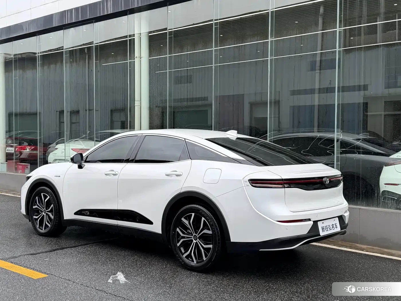 Toyota Crown SportCross 2024 Белый из Китая, фото 2