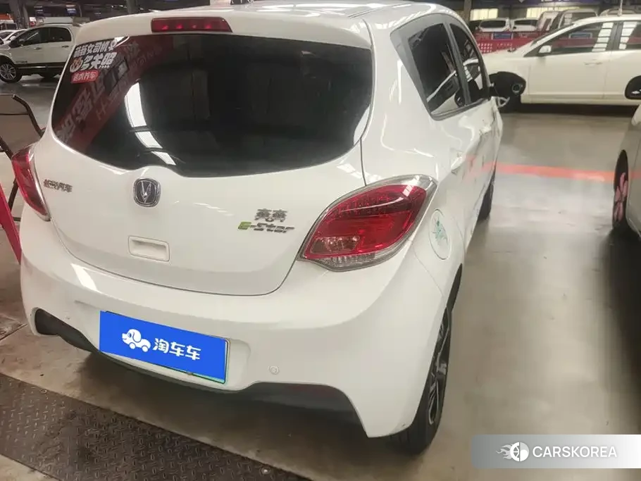 Chang'an Benben E-Star 2022 Белый из Китая