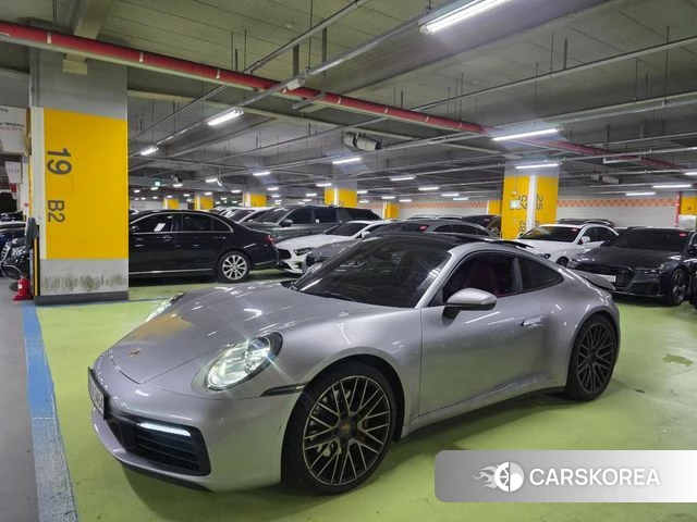 Porsche 911(992) 2021 Серебристо-серый из Кореи