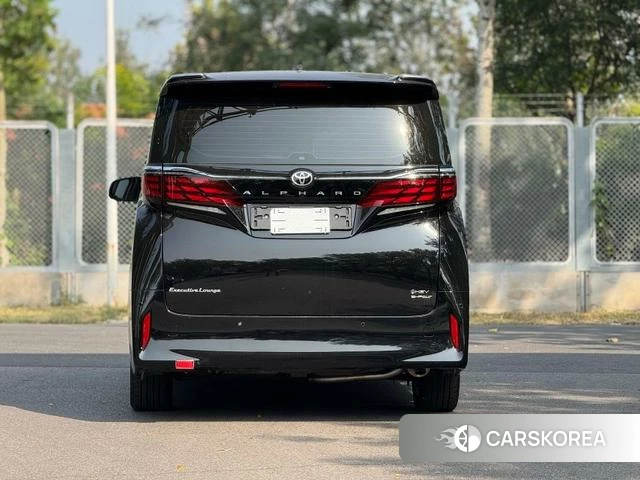 Toyota Elfa 2026 Черный из Китая