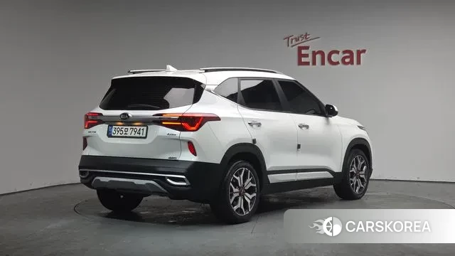 Kia Seltos 2021 Белый из Кореи