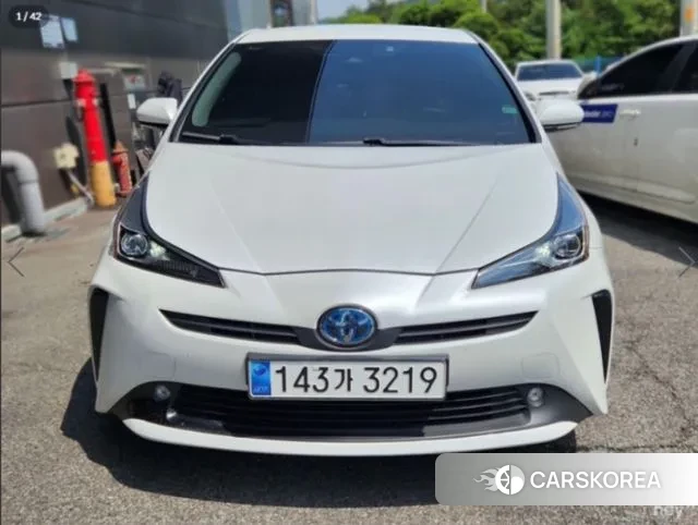 Toyota Prius 4th Generation 2021 Белый из Кореи