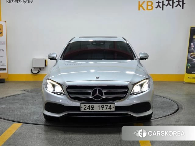 Mercedes-Benz E-Class W213 2018 Серебряный из Кореи