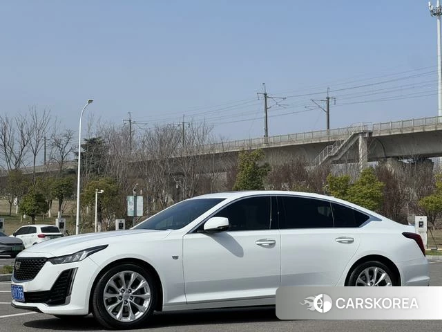 Cadillac CT5 2022 Белый из Китая