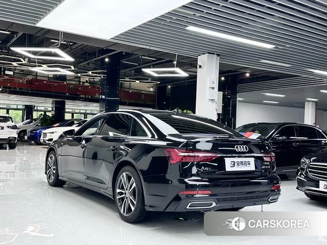 Audi A6L 2021 Черный из Китая