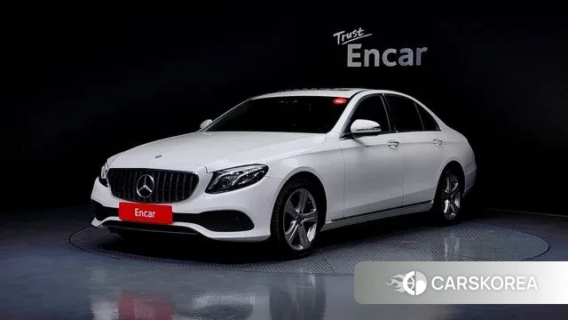 Mercedes-Benz E-Class W213 2018 Белый из Кореи