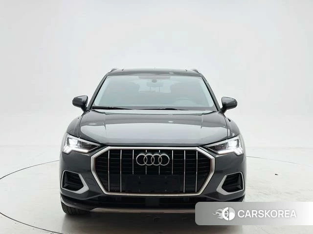 Audi Q3 2022 Черный из Китая