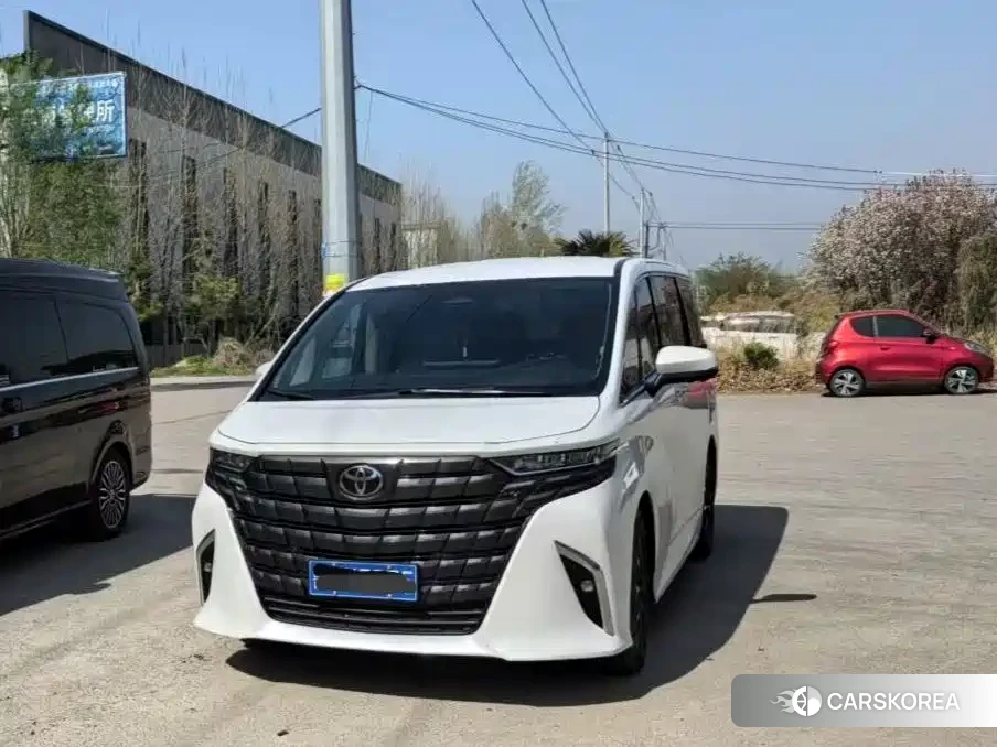 Toyota Elfa 2025 Белый из Китая
